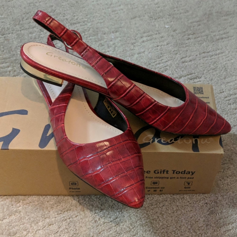 Size 39 Red Leather Slingback shoes with gold heel